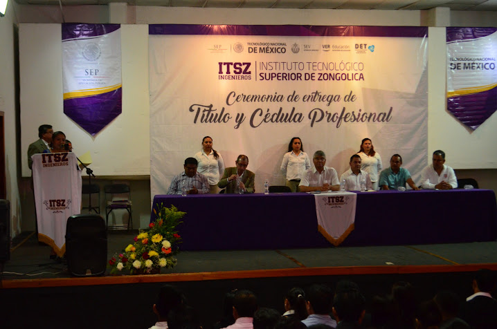 05-07-2017: Ceremonia de entrega de Títulos y Cédulas profesionales CeDE Tezonapa.