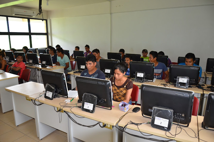 Docentes en clase (Mtra. Ingrid)